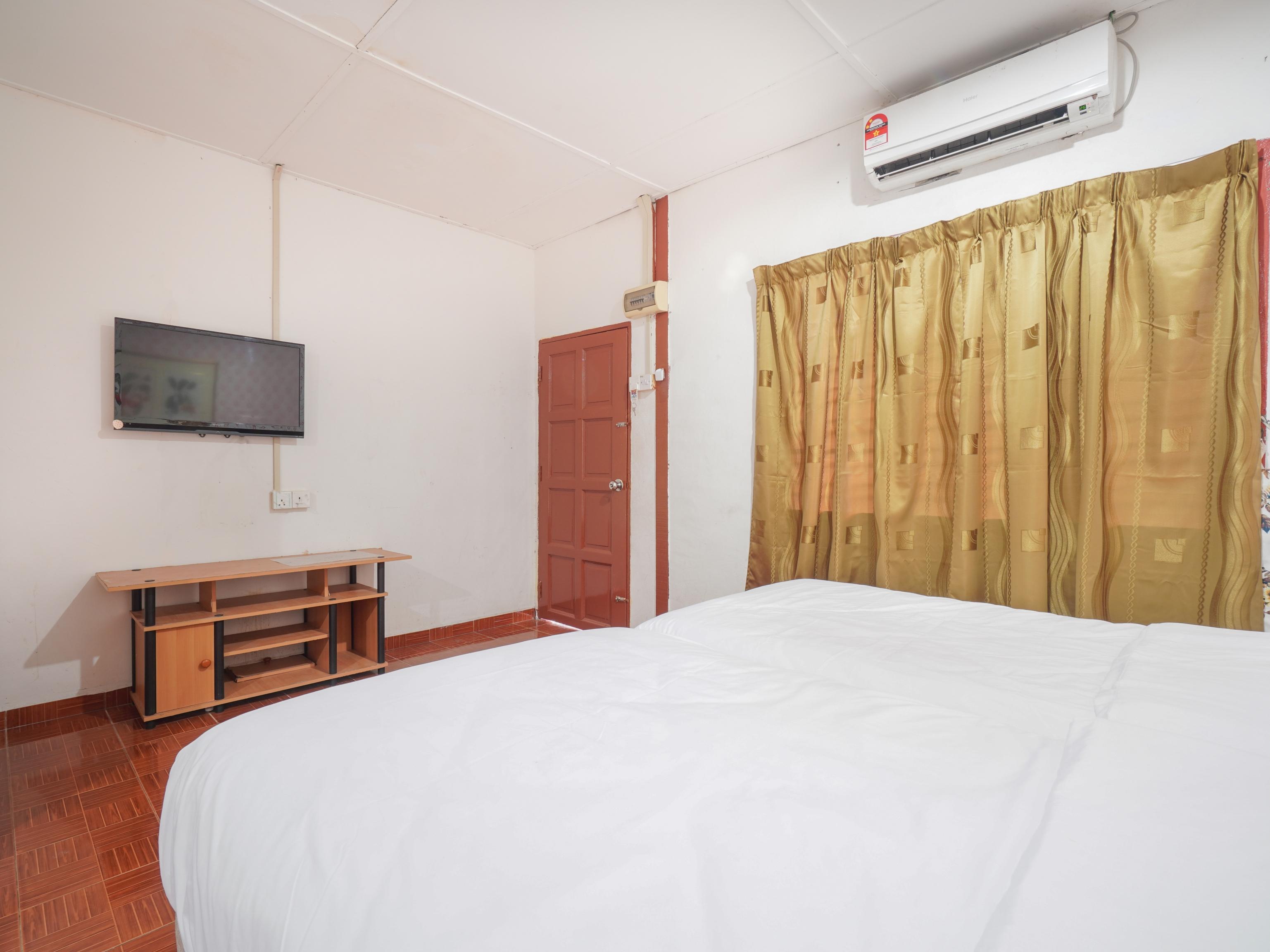 Oyo 89646 Panvill Resort Kampung Teluk Nipah Buitenkant foto