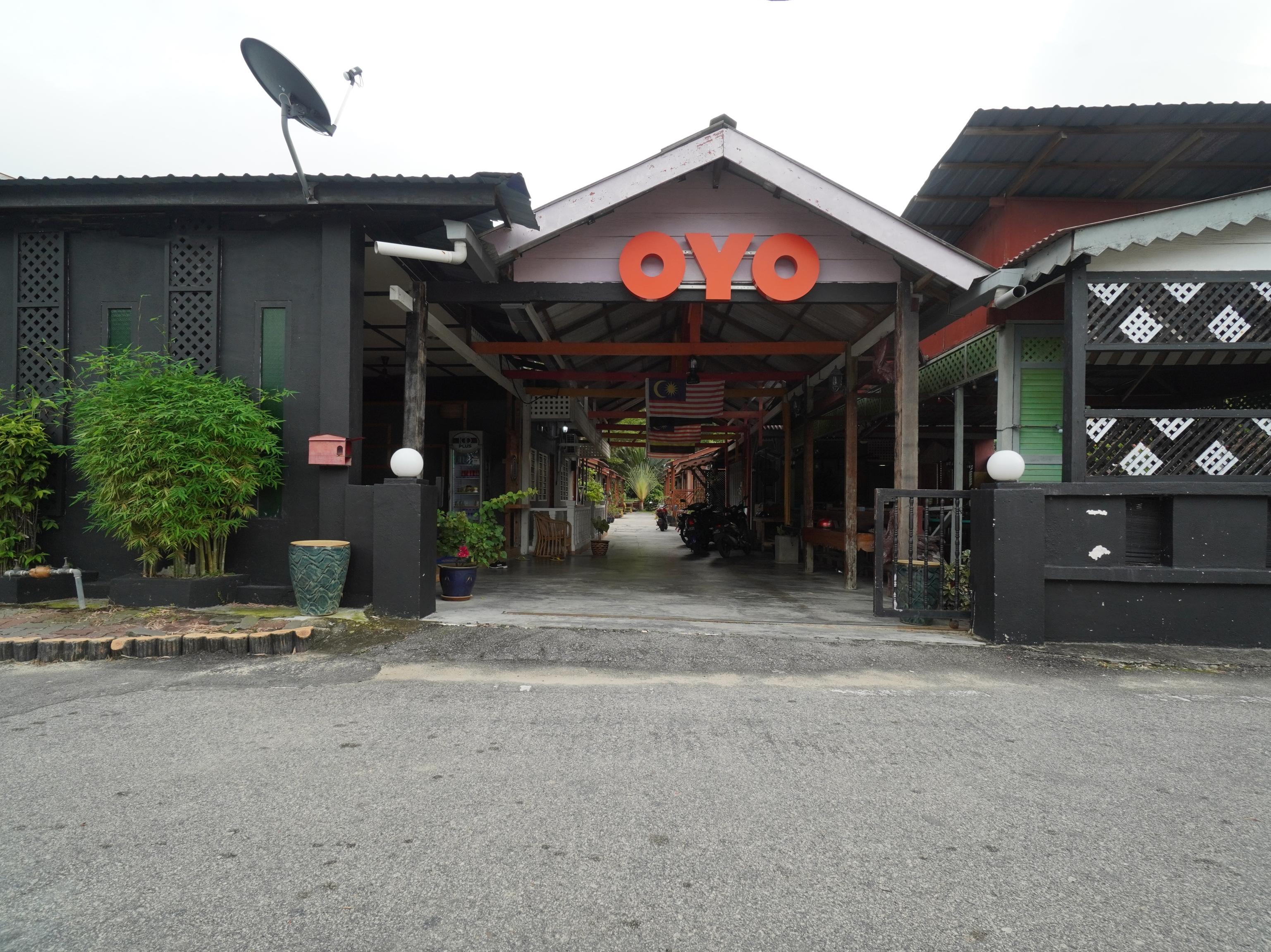 Oyo 89646 Panvill Resort Kampung Teluk Nipah Buitenkant foto