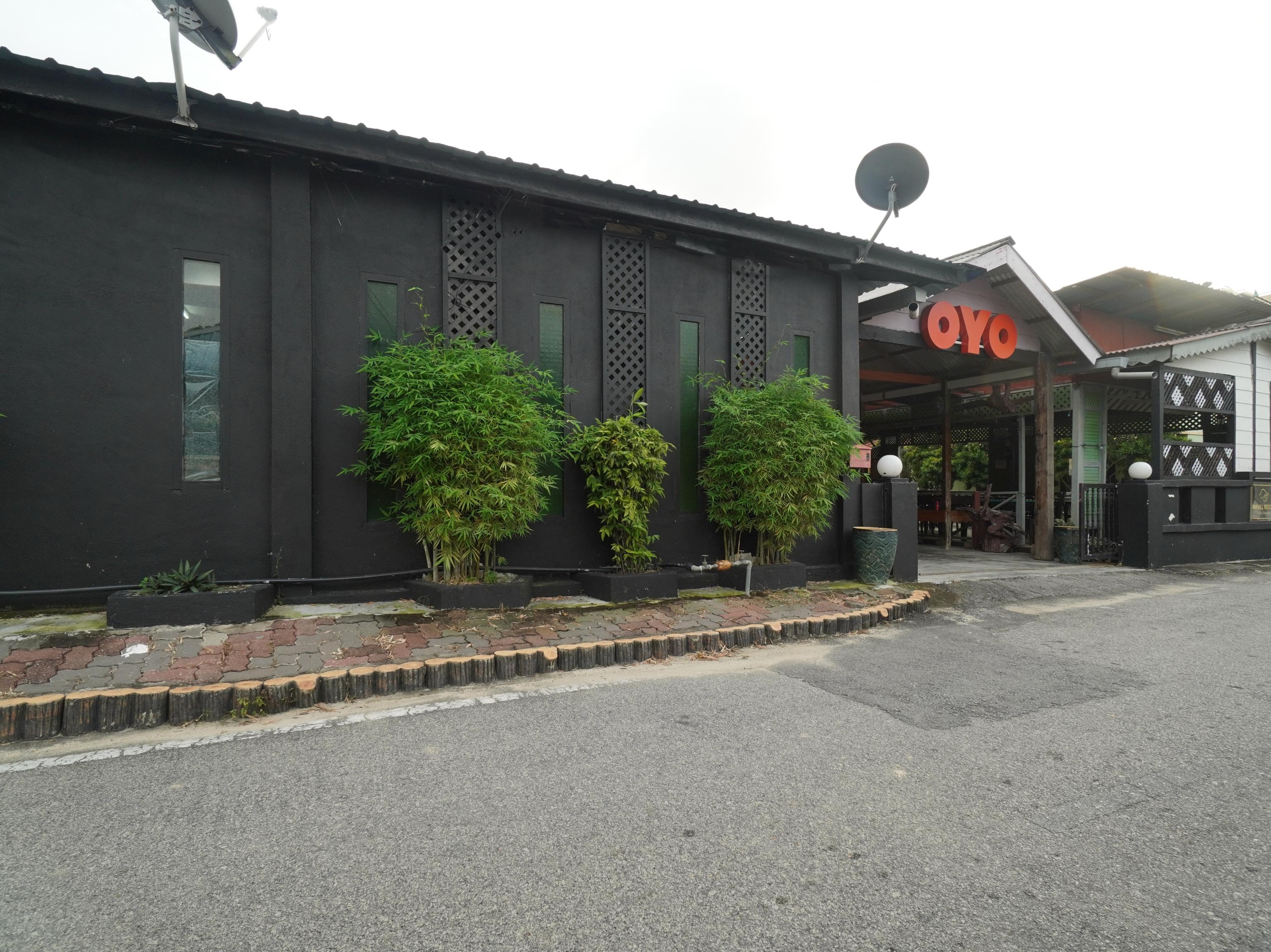Oyo 89646 Panvill Resort Kampung Teluk Nipah Buitenkant foto