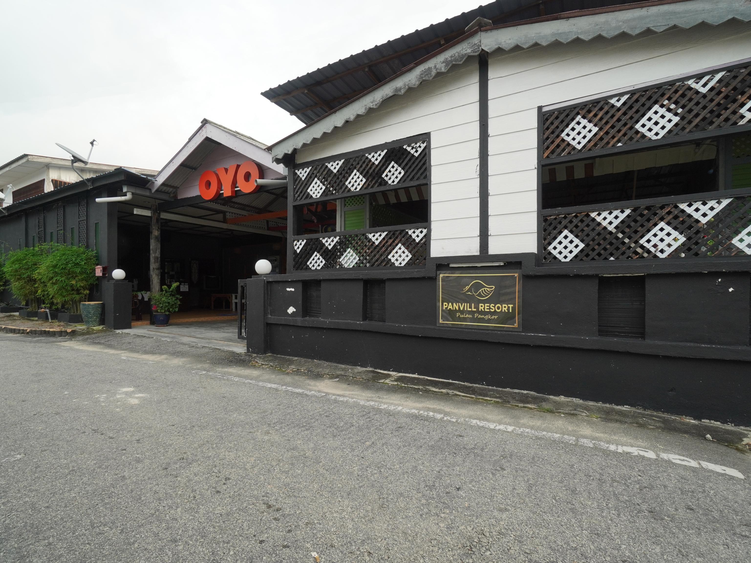 Oyo 89646 Panvill Resort Kampung Teluk Nipah Buitenkant foto